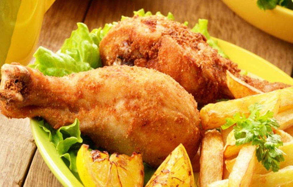 Ir para  <ul>
	<li>15 coxas de frango;</li>
	<li>1 l de &aacute;gua;</li>
	<li>1/2 cebola picada;</li>
	<li>2 dentes de alho picados;</li>
	<li>100 g de...